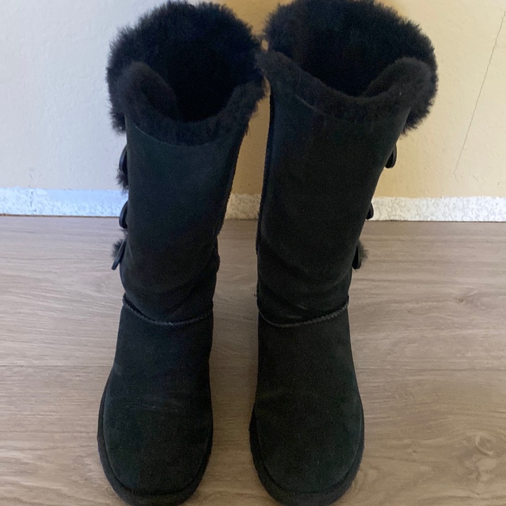Black Uggs with buttons size 8